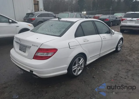 2010 Mercedes-Benz C 300 Luxury 4Matic/Sport 4Matic z USA, uszkodzony, nr VIN WDDGF8BB3AR102499